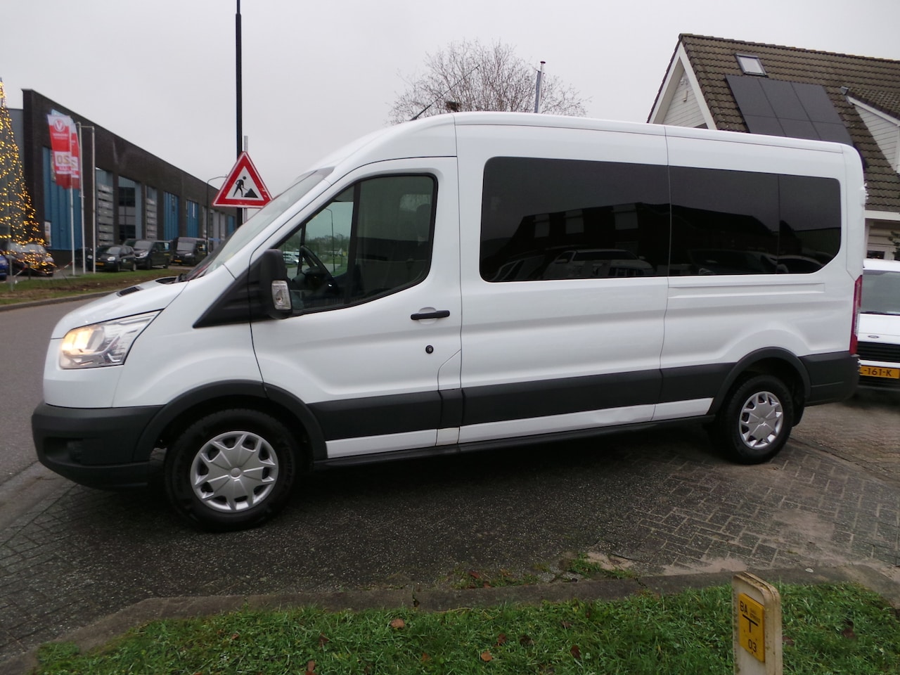 Ford Transit - UNIEK 9 persoons+laadruimte 170pk L2H2 Airco,Cruise,Pdc,Navigatie,Enz 14.950 exclusief btw - AutoWereld.nl