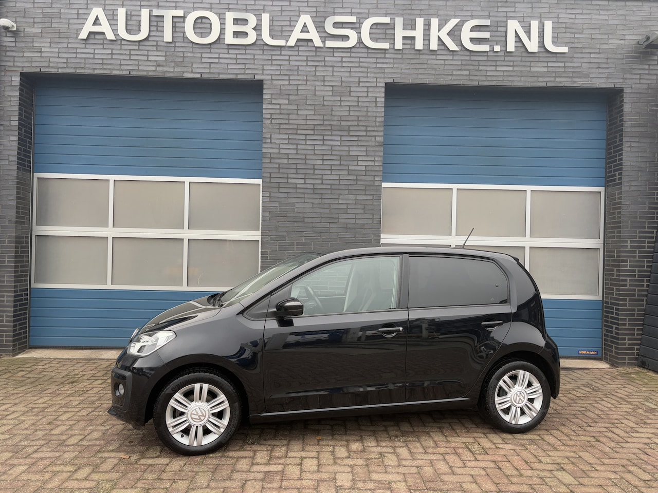 Volkswagen Up! - 1.0 BMT high up! 1.0 BMT high up!, airco, cruise/camera/lmv - AutoWereld.nl