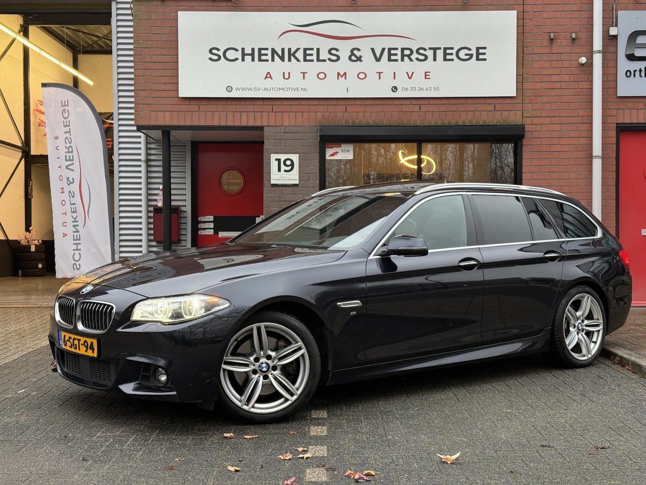 BMW 5-serie Touring - 530d High Executive M - Sport / Full Option / Dealer ond / Meesturende Achter as / ACC / C - AutoWereld.nl