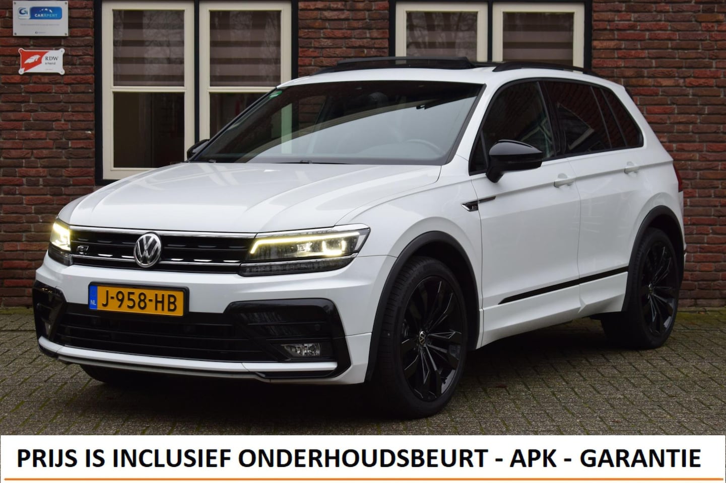 Volkswagen Tiguan - 1.5 TSI DSG R line 2X Black Edition Highline Panoramadak | Virtueel cockpit | Keyless - AutoWereld.nl