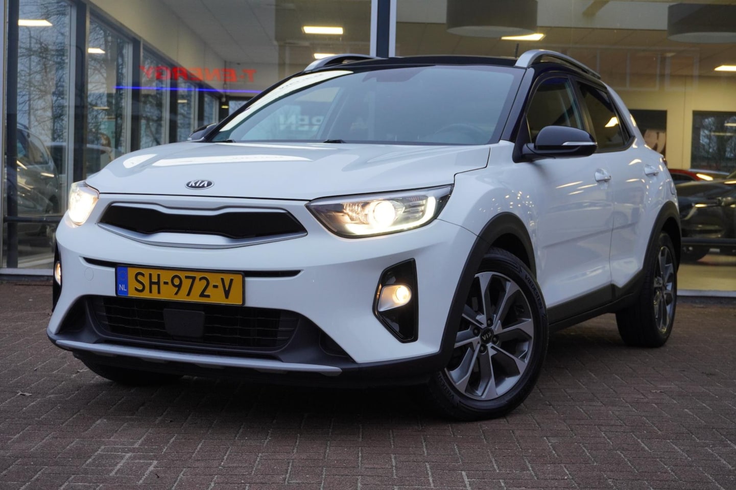 Kia Stonic - 1.0 T-GDi DynamicLine | 5deurs | Camera | Apple carplay | Vol opties | Elek. pakket | Deal - AutoWereld.nl