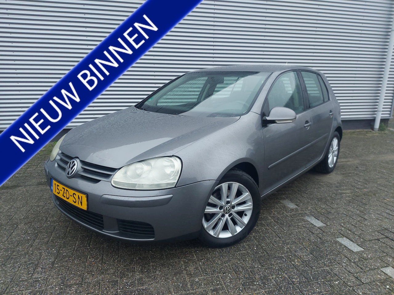 Volkswagen Golf - 1.6 FSI Optive 3 1.6 FSI Optive 3, airco,multimedia radio,nwe APK,navigatie, - AutoWereld.nl