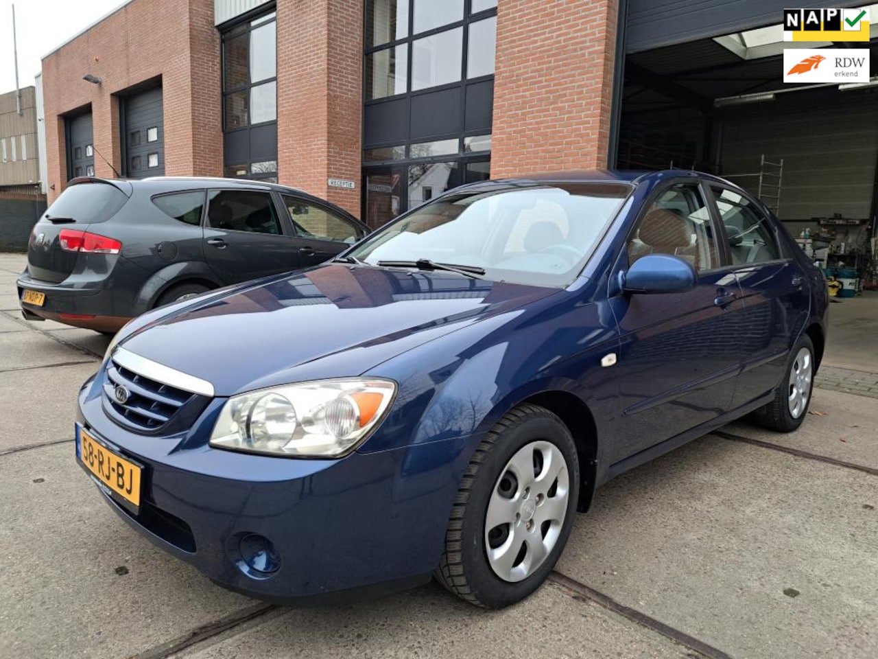 Kia Cerato - 1.6-16V LX MOOIE AUTO GOED ONDERHOUDEN AIRCO MET APK - AutoWereld.nl