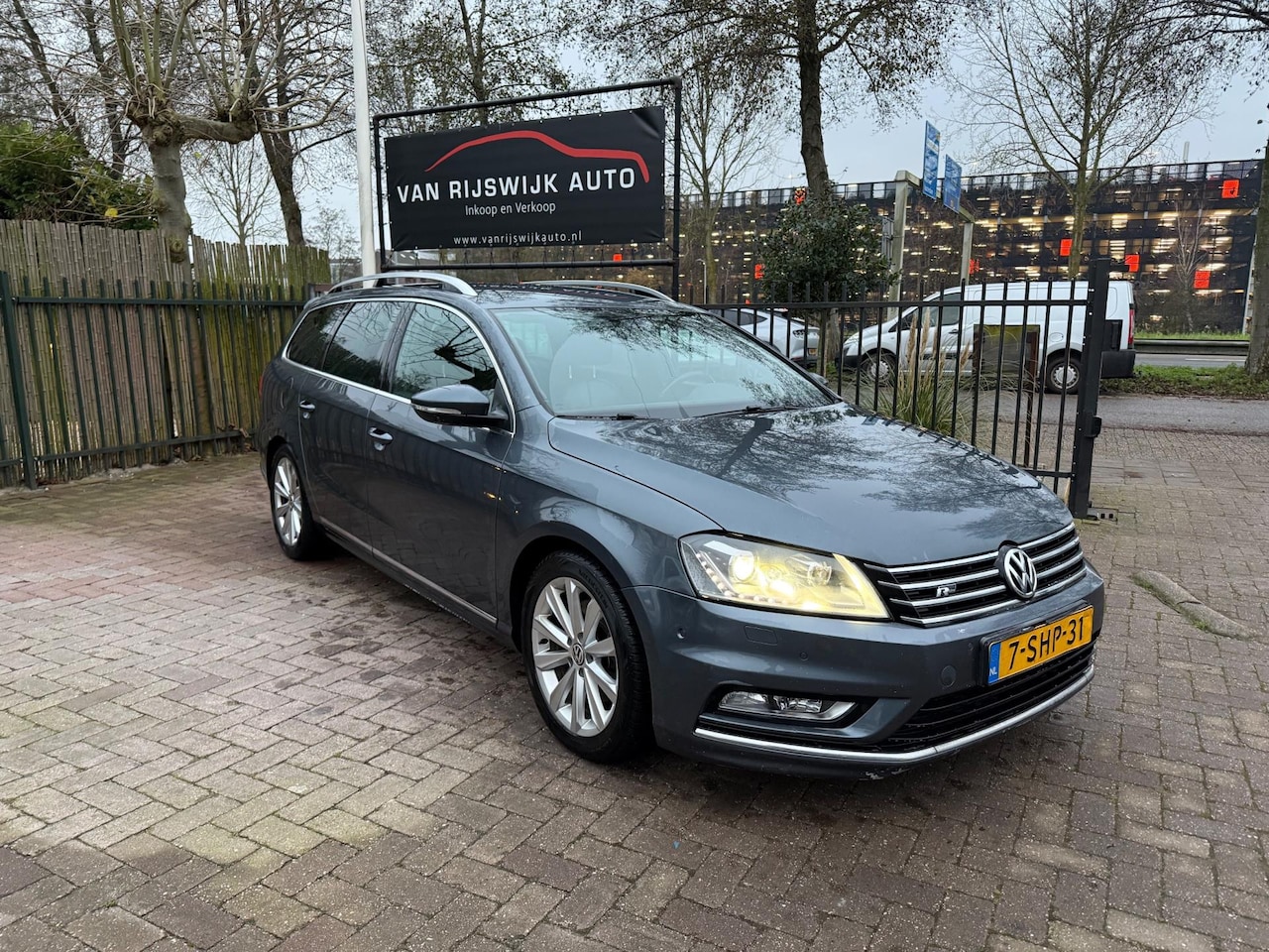 Volkswagen Passat Variant - 1.6 TDI R-Line Executive Xenon Leder Nav PDC Dealer Ond - AutoWereld.nl