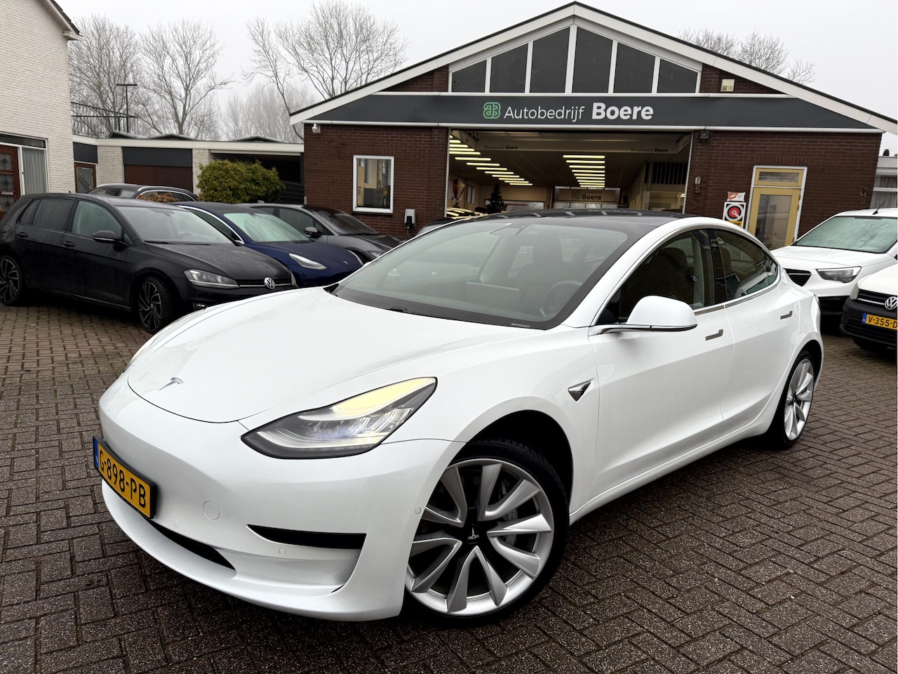 Tesla Model 3 - RWD Plus 19''Lmv, Trekhaak, Panoramadak - AutoWereld.nl