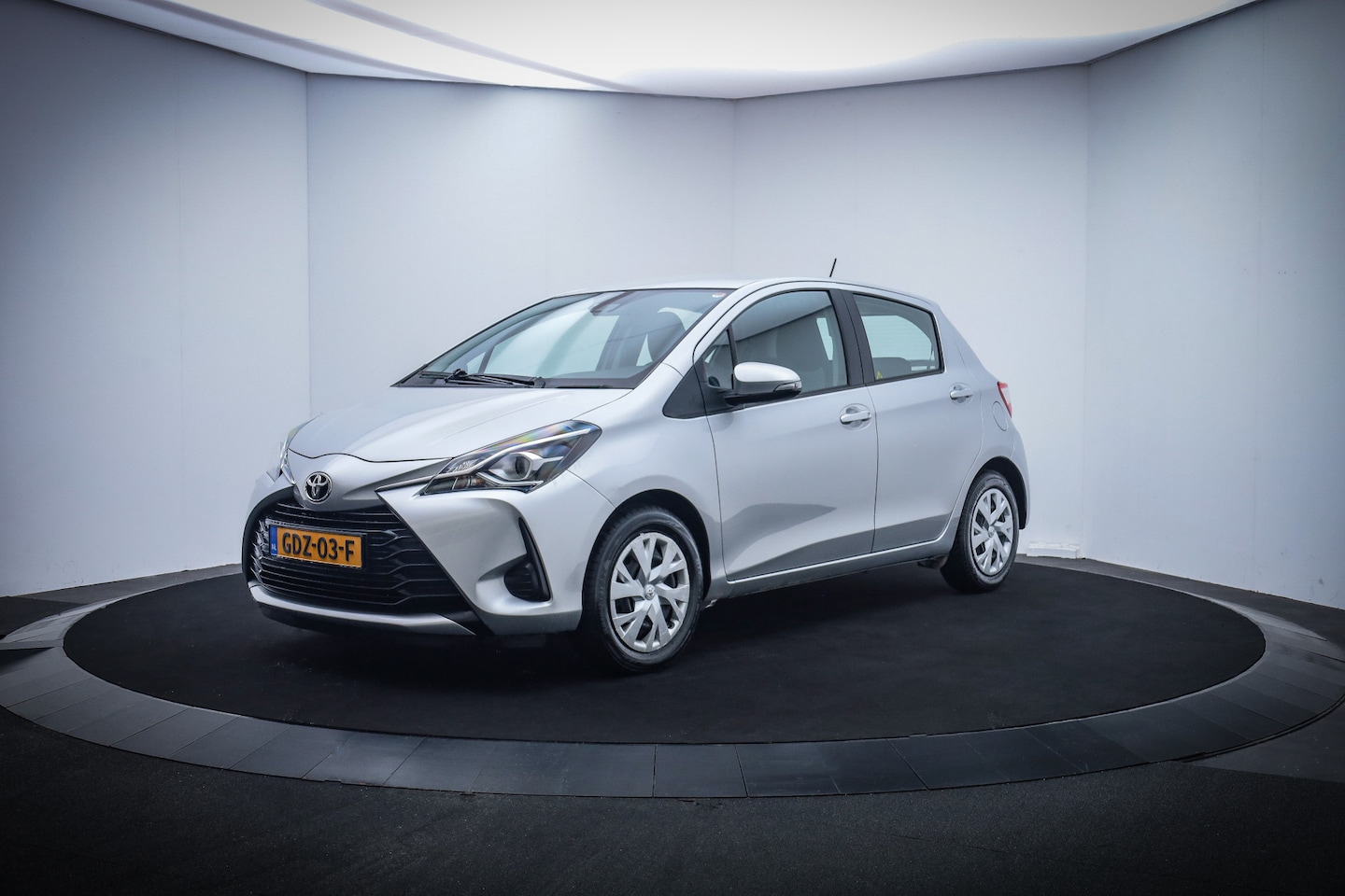 Toyota Yaris - 1.0VVT-i 5 Drs Comfort CAMERA/AIRCO/STOELVERW./MF STUUR/BLUETOOTH - AutoWereld.nl