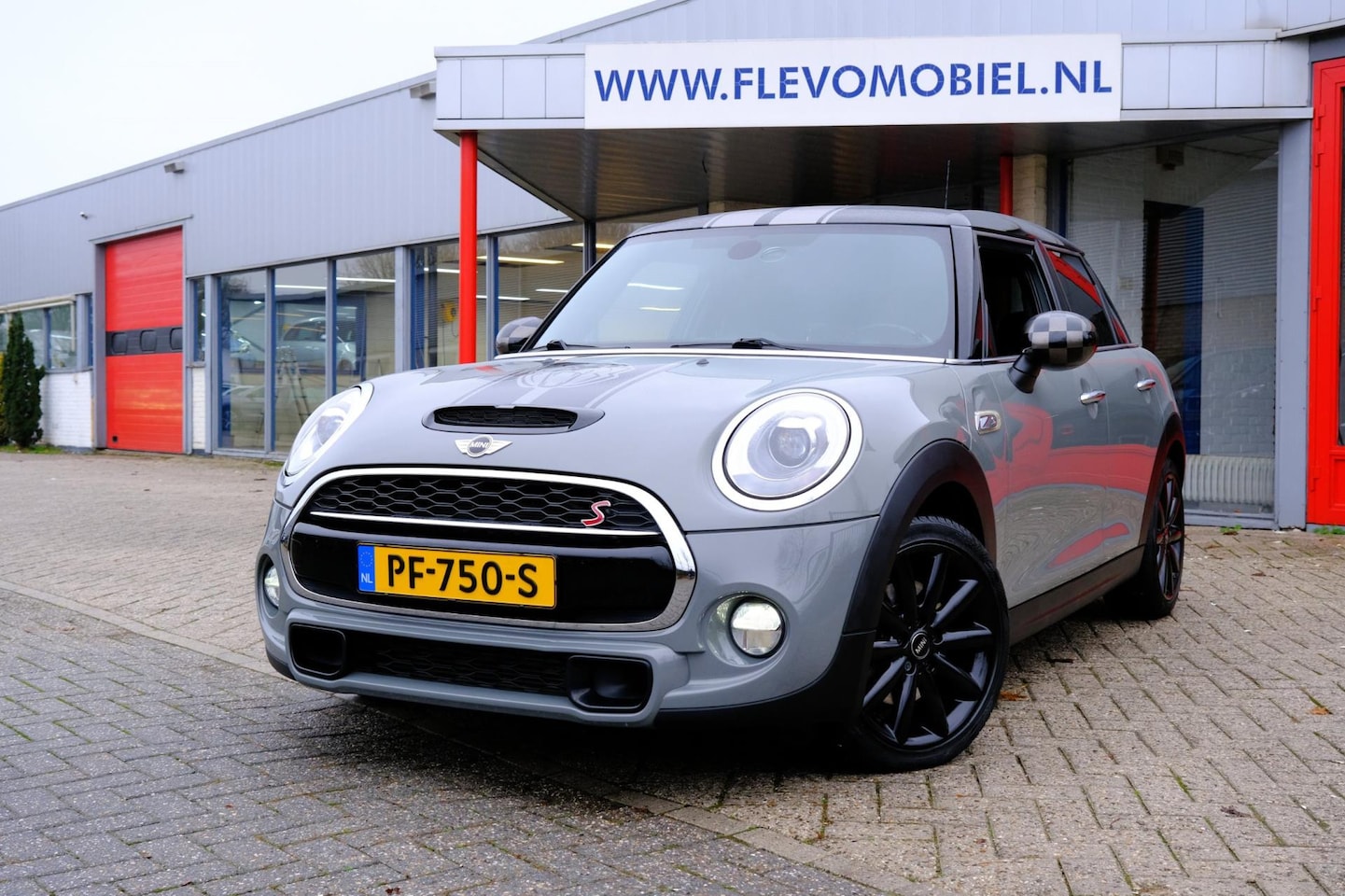 MINI John Cooper Works - S 2.0 192pk JCW Chili Serious Business Aut. Leder|Navi|Sporstoelen|LMV - AutoWereld.nl