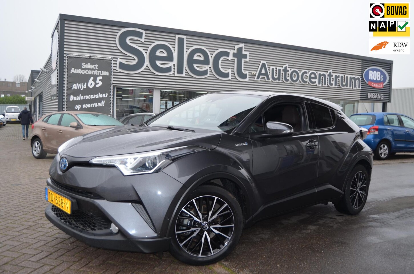 Toyota C-HR - 1.8 Hybrid Executive|HALF LEER|SPORTSTOELEN|NAVI|TR.HAAK|STOELVERW.|CAMERA|18"|KEYLESS - AutoWereld.nl