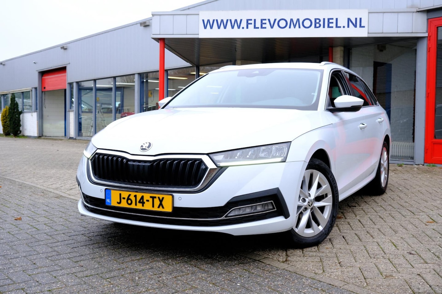 Skoda Octavia Combi - 1.0 TSI Business Edition Virt.Displ|Navi|SmartLink|Cam|LMV - AutoWereld.nl