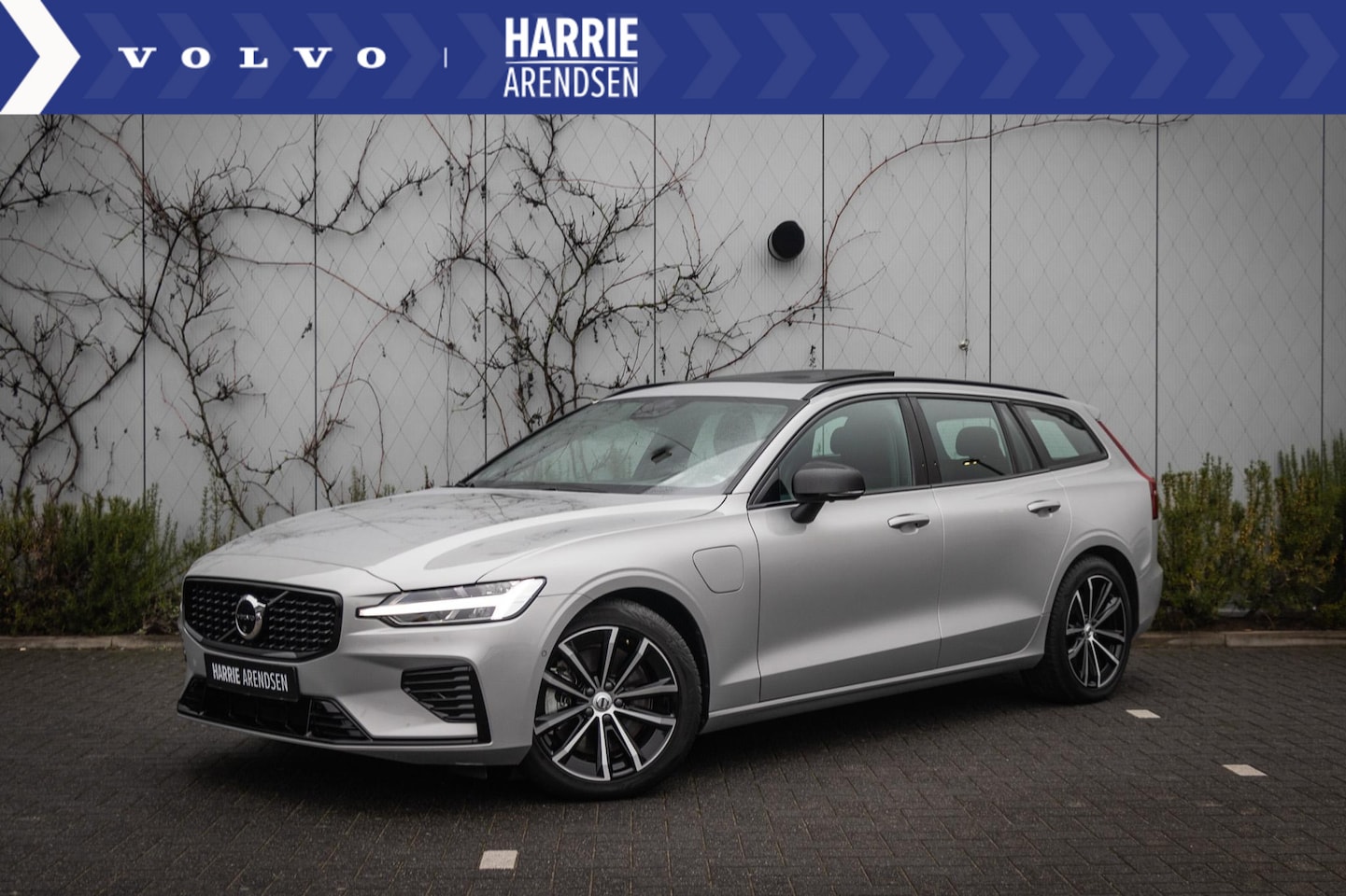 Volvo V60 - T6 Plug-in Hybrid AWD Plus Dark | Schuif/kanteldak | 360 Camera | Harman Kardon Premium Au - AutoWereld.nl