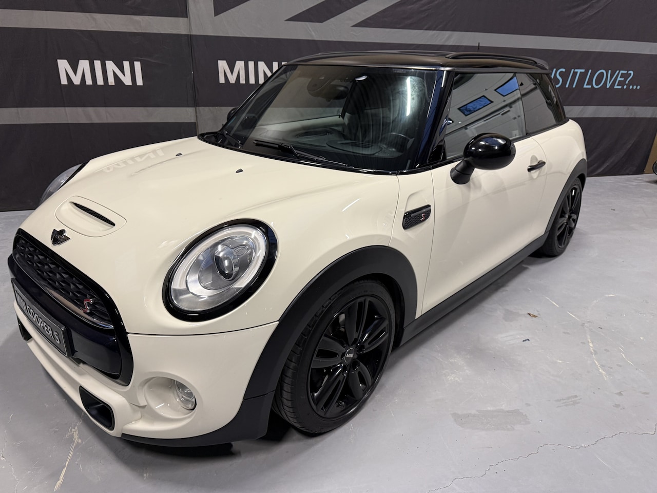 MINI Cooper S - Mini 2.0 Chili. Leer,Navi head up,Panorama,LED. Nieuwstaat !! - AutoWereld.nl