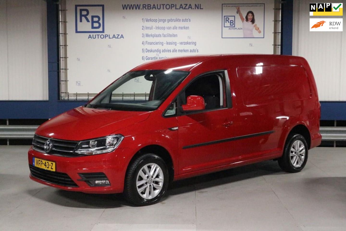 Volkswagen Caddy Maxi - 2.0 TDI L2H1 BMT Highline / RECARO - AutoWereld.nl