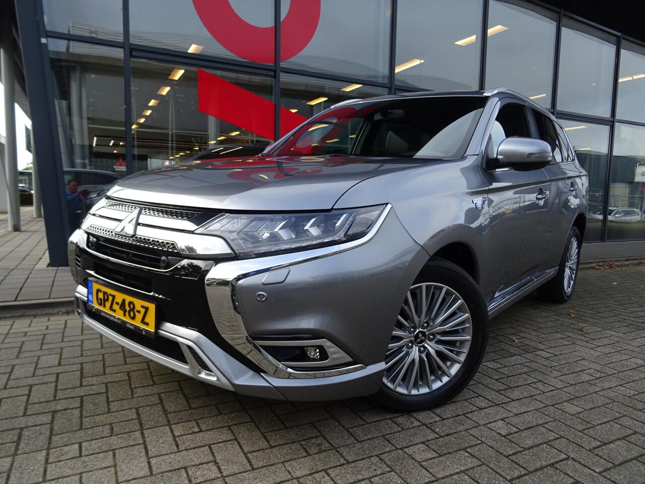 Mitsubishi Outlander - 2.4 PHEV Intense+ Edition 240 PK / TREKHAAK / 1.500 KG TREKGEWICHT - AutoWereld.nl