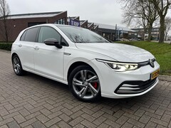 Volkswagen Golf - 1.5 eTSI Style pano dak R- line optiek