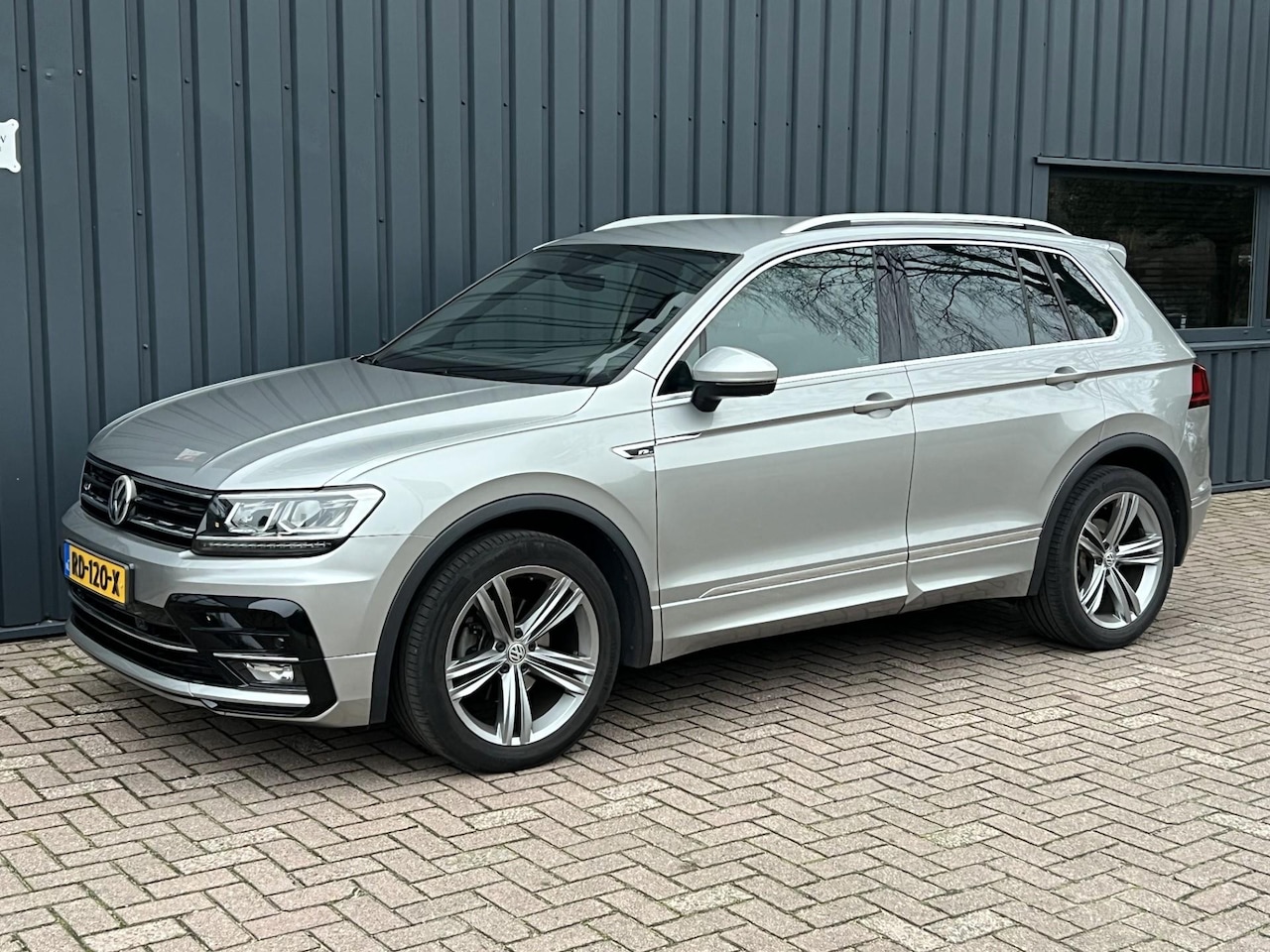 Volkswagen Tiguan - 1.4 TSI R-Line Edition 1E EIGENAAR!/NL AUTO!/NAP!/NAVI!/ - AutoWereld.nl