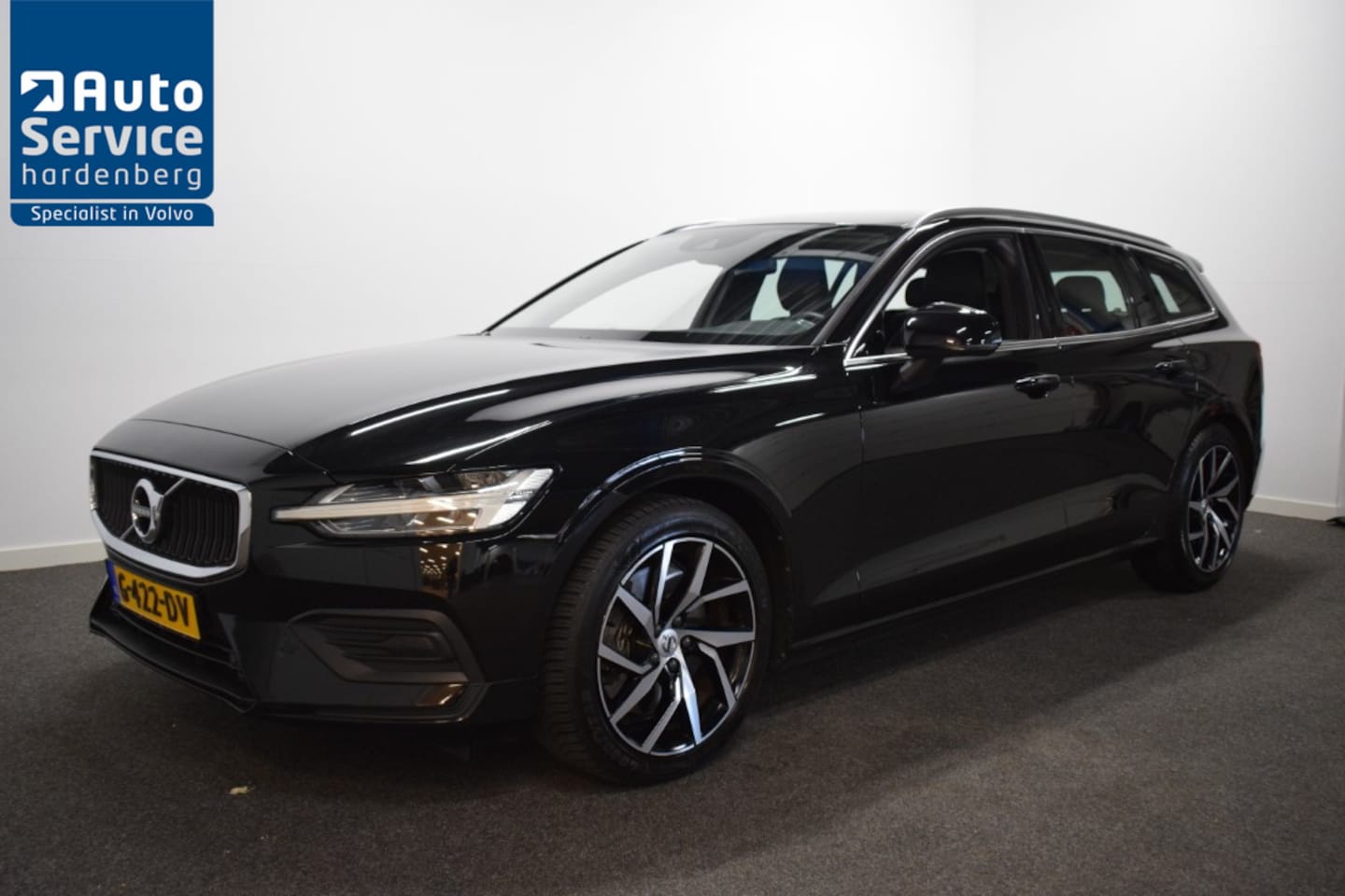 Volvo V60 - 2.0 T5 250pk AUT8 Momentum Navi/ Cruise/ Apple CarPlay/ Donker glas/ Electrische achterkle - AutoWereld.nl