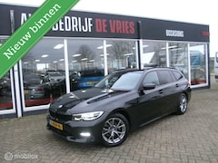 BMW 3-serie Touring - 320i Black-Optick ACC/Sportstoelen/Led/NAP