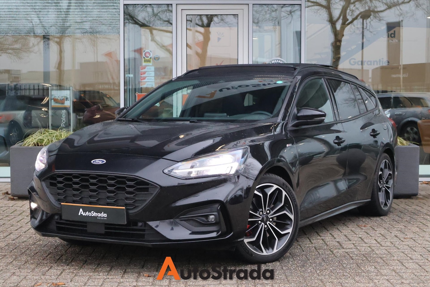 Ford Focus Wagon - 1.5 ST-Line EcoBoost 150pk | B&O | Keyless | Pano | LED | Virtual | Trekhaak | Camera - AutoWereld.nl