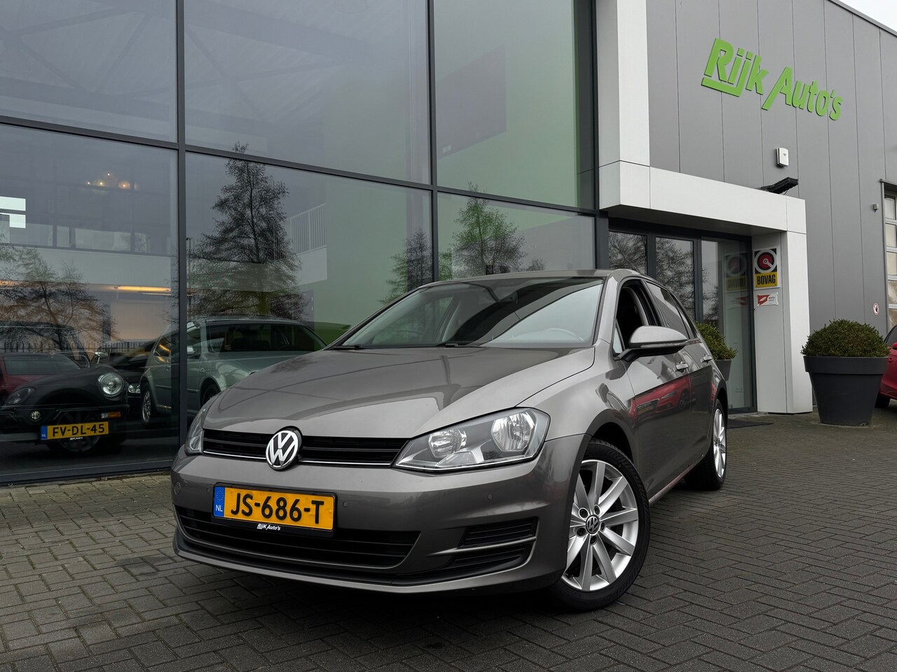 Volkswagen Golf - 1.2 TSI T * PDC 2X * 17 Inch * Bluetooth - AutoWereld.nl