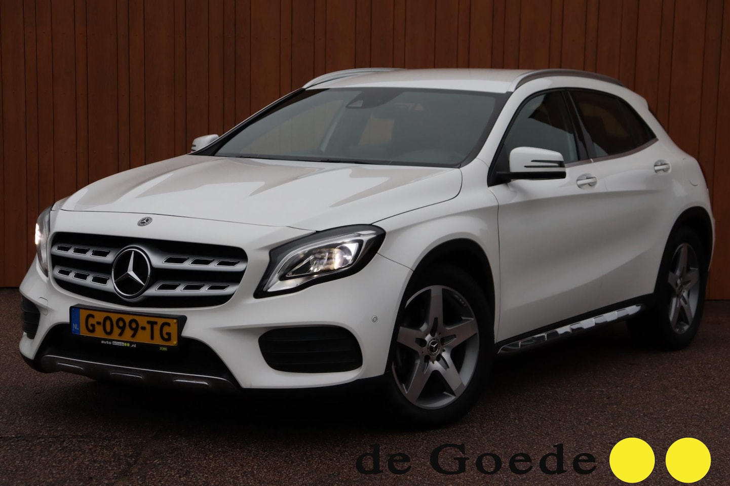 Mercedes-Benz GLA-Klasse - 180 Business Solution AMG org. NL-auto leer/alc camera navigatie - AutoWereld.nl