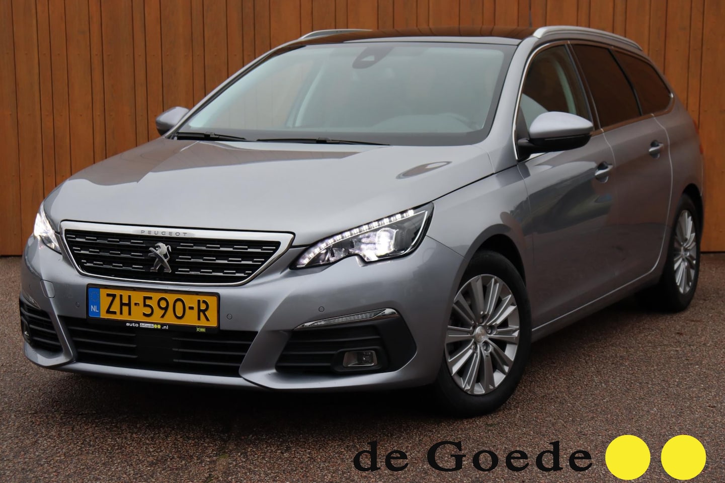 Peugeot 308 SW - 1.2 PureTech Blue Lease Premium org. NL-auto leer+vw trekhaak camera panoramadak - AutoWereld.nl