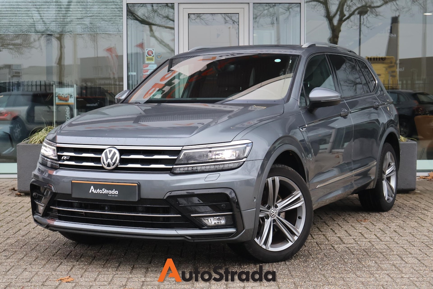 Volkswagen Tiguan Allspace - 1.5 R-Line TSI 150pk | Trekhaak | Pano | Keyless | Camera | LED | Virtual - AutoWereld.nl