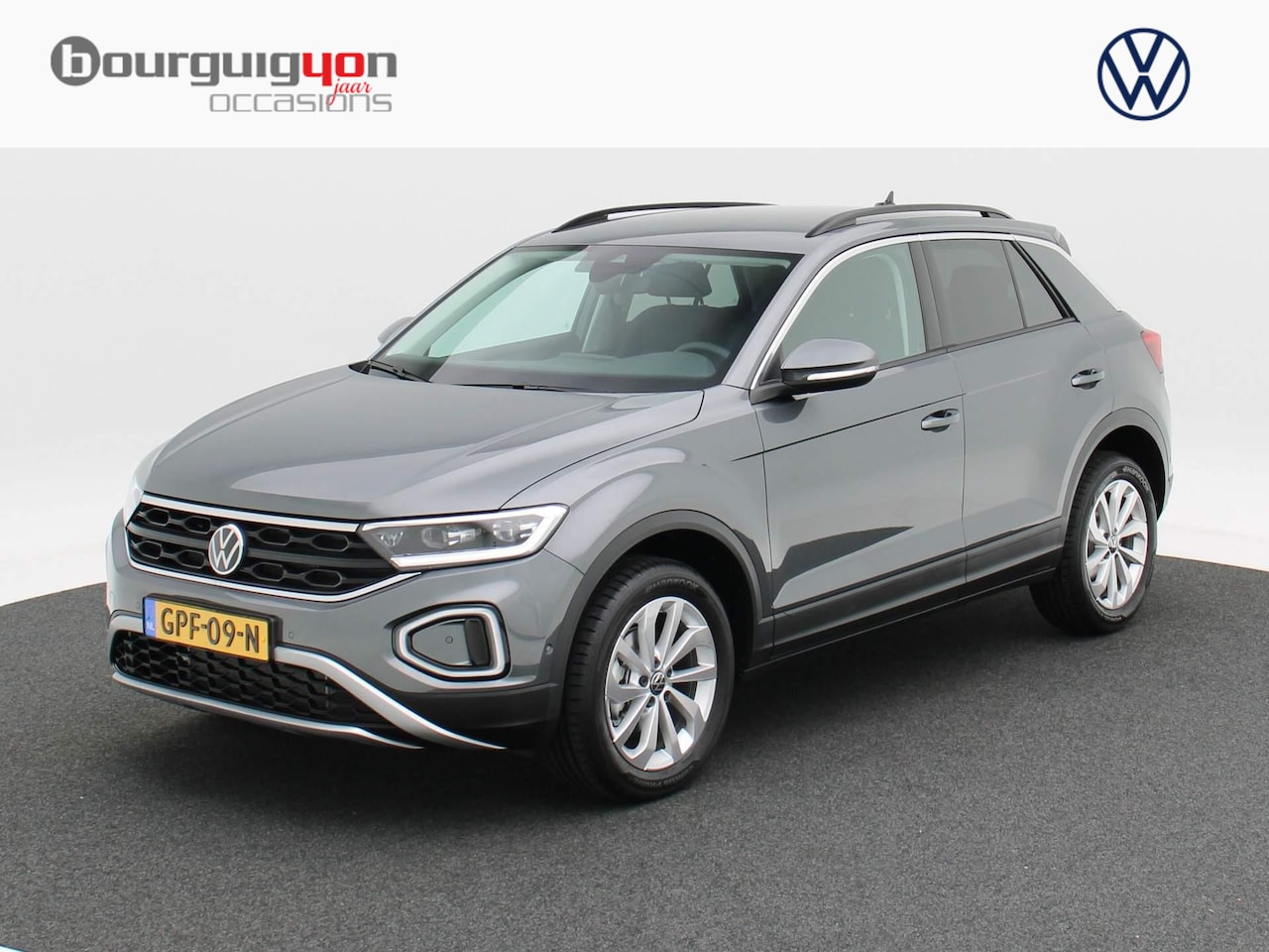 Volkswagen T-Roc - 1.5 TSi Oranje Edition Automaat 150 Pk | 988 Km!! | Achteruitrijcamera | Carplay | Privacy - AutoWereld.nl