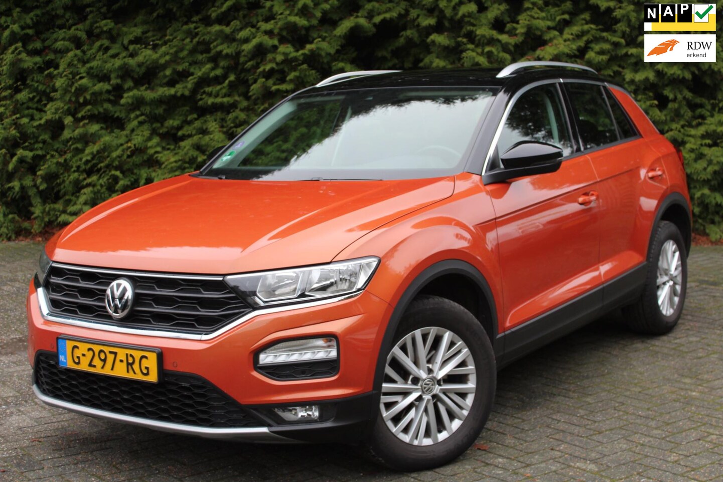 Volkswagen T-Roc - 1.5 TSI Style Business 150PK | Climate Control | Cruise Control | Trekhaak | NAVI | PDC V+ - AutoWereld.nl