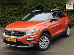 Volkswagen T-Roc - 1.5 TSI Style Business 150PK | Climate Control | Cruise Control | Trekhaak | NAVI | PDC V+