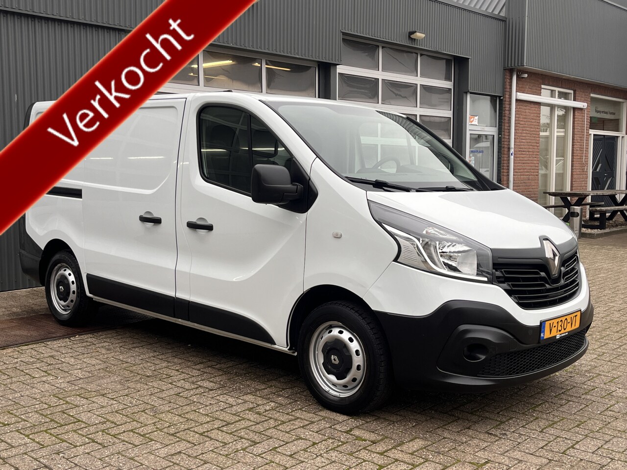 Renault Trafic - 1.6 dCi T27 L1H1 Airco Cruise controle Trekhaak 2000kg trekgewicht 3-Persoons Telefoonverb - AutoWereld.nl