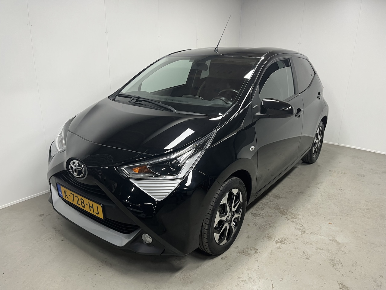 Toyota Aygo - 1.0 VVT-i x-joy Camera Apple Carplay DAB - AutoWereld.nl