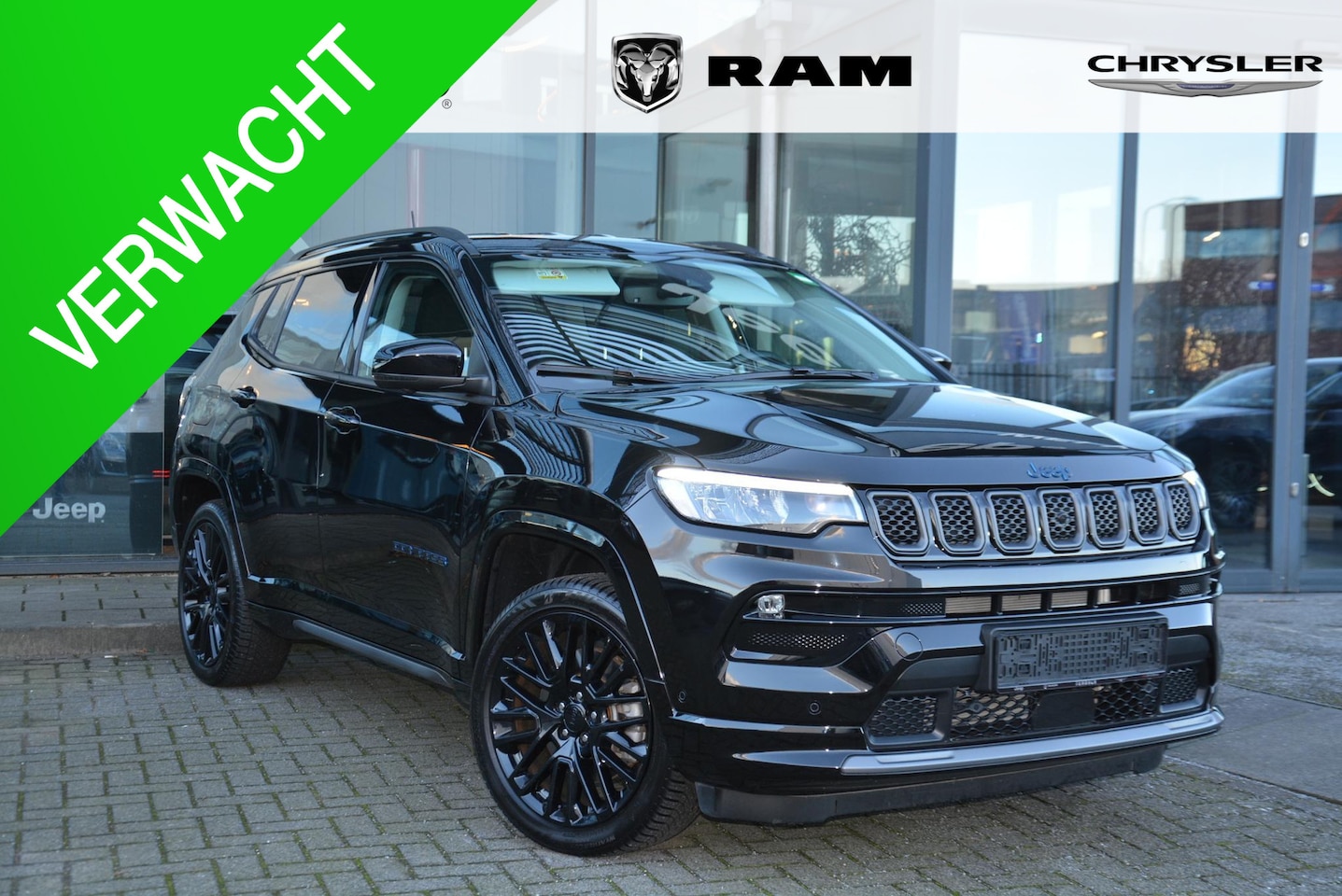 Jeep Compass - 4xe 240 Plug-in Hybrid Electric S | Leder | 360 camera | Highway assist - AutoWereld.nl