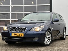 BMW 5-serie Touring - 523i High Executive 190pk | Bi-Xenon | Lederen Bekleding | Luchtvering | PDC voor + achter