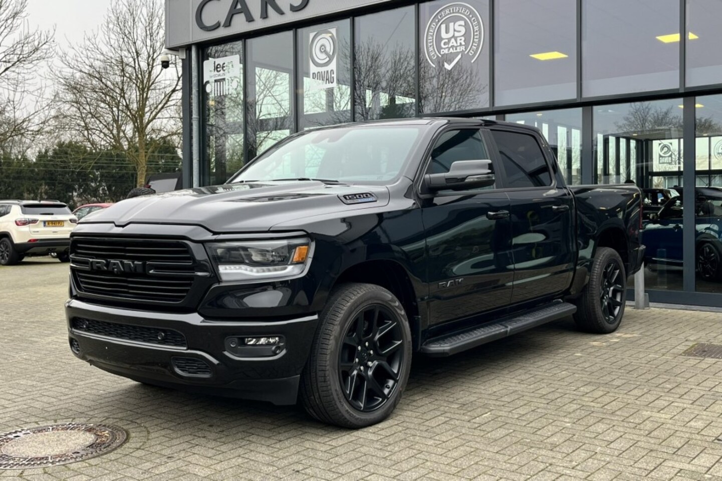 Dodge Ram Pick Up - 5.7i V8 Hemi Sport Black Ed. 12 inch Scherm / Panorama dak - AutoWereld.nl