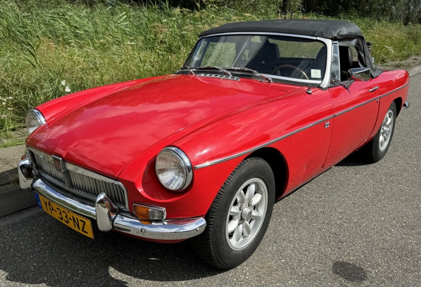 MG B type - Cabriolet - AutoWereld.nl