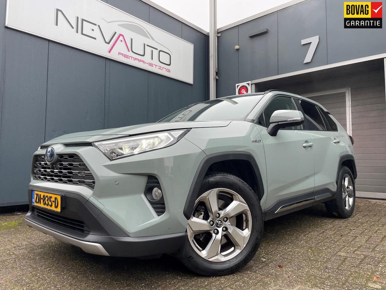 Toyota RAV4 - 2.5 Hybrid AWD First Edition 222PK NL AUTO TREKHAAK - AutoWereld.nl