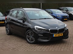 BMW 2-serie Active Tourer - 225xe iPerformance High Executive / Camera / Leder / Head-up / Navigatie / Sportstoelen /