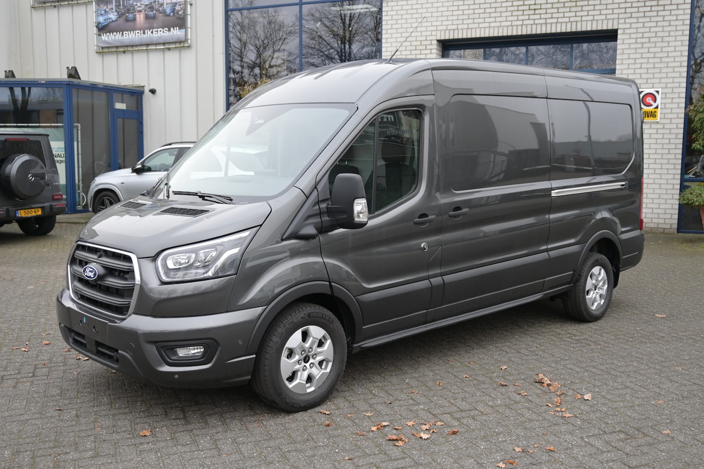 Ford Transit - 350L L3H2 Limited 2.0 TDCI 165 pk 360 Graden camera, Adaptive cruise control, Xenon - AutoWereld.nl