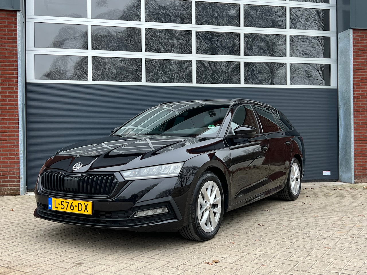 Skoda Octavia Combi - 1.0 TSI Sport Business Sport /Nap/1-eigenaar / PDC/Carplay - AutoWereld.nl