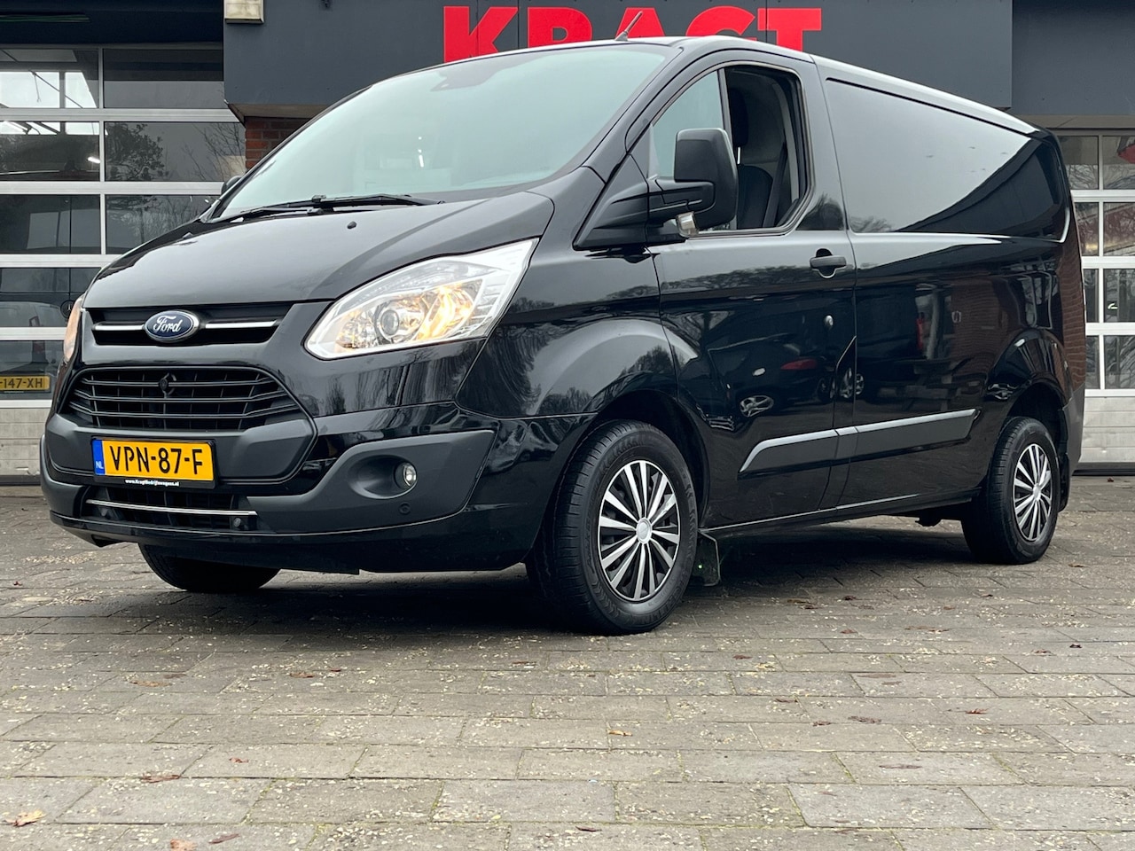 Ford Transit Custom - 290 2.0 TDCI L1H1 Trend|EURO6|airco|cruise control|navigatie|drie zitplaatsen|trekhaak|voo - AutoWereld.nl