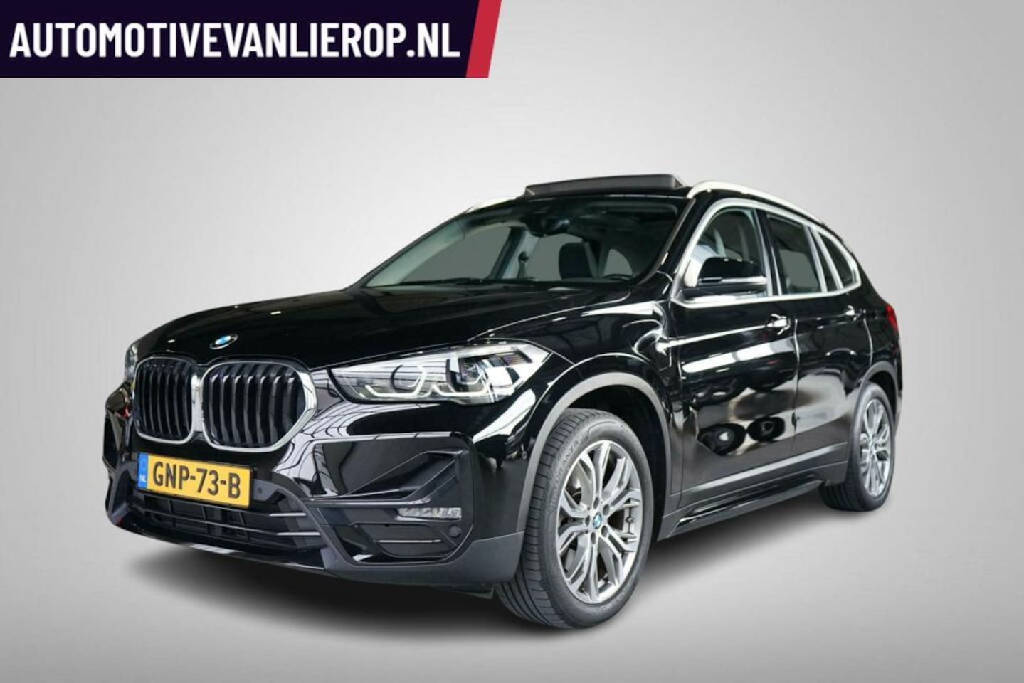 BMW X1 - XDrive25e Sport Line PANO | LED | CARPLAY | SFEERVERLICHTING - AutoWereld.nl