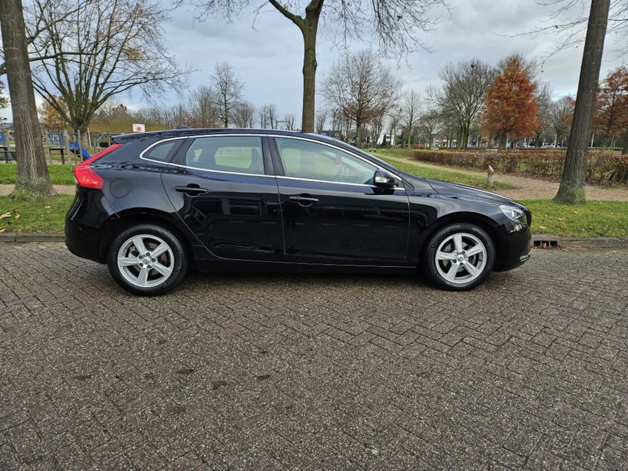 Volvo V40 - 2.0 D2 Momentum 2.0 D2 Momentum - AutoWereld.nl