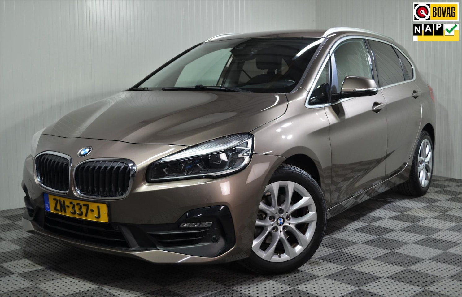 BMW 2-serie Active Tourer - 218i High Executive Edition / Navi, / Camera / Stoel verwarming / LED / Trekhaak / NL auto - AutoWereld.nl