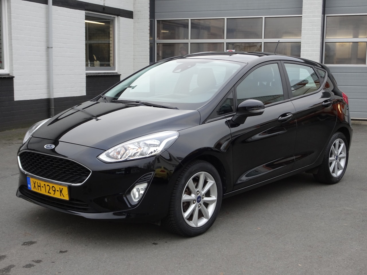 Ford Fiesta - 1.1 Trend Airco, navigatie, cruise controle, parkeersensoren, licht metalen velgen, enz. - AutoWereld.nl