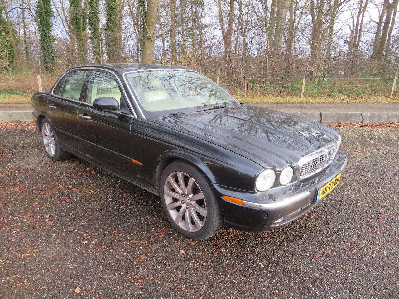 Jaguar XJ - 4.2 V8 Executive Directie uitvoering - AutoWereld.nl