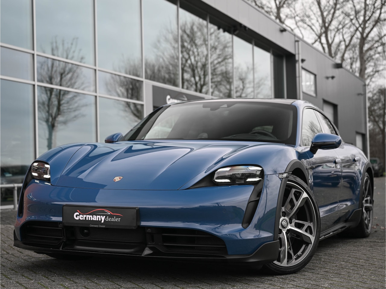 Porsche Taycan Cross Turismo - Turbo 680pk 93 kWh Ind-Neptune Blue Pano 21-Inch Head-Up 4W-best 360-Camera VOL - AutoWereld.nl