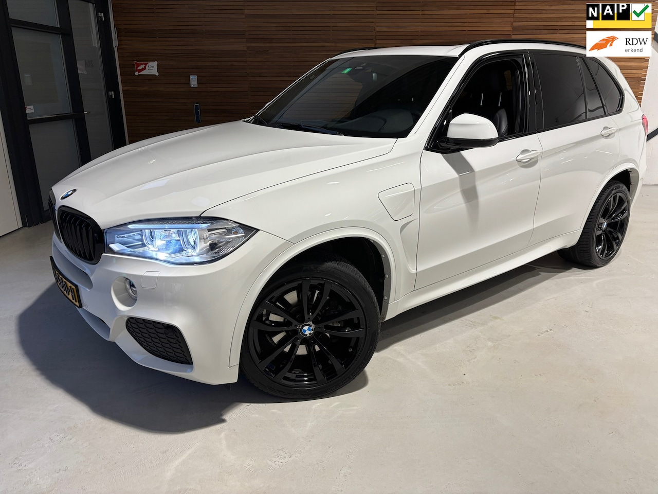 BMW X5 - XDrive40e High Executive M-Sport | Shadow Line | Full Option | PANO | LED | Camera | Hybri - AutoWereld.nl