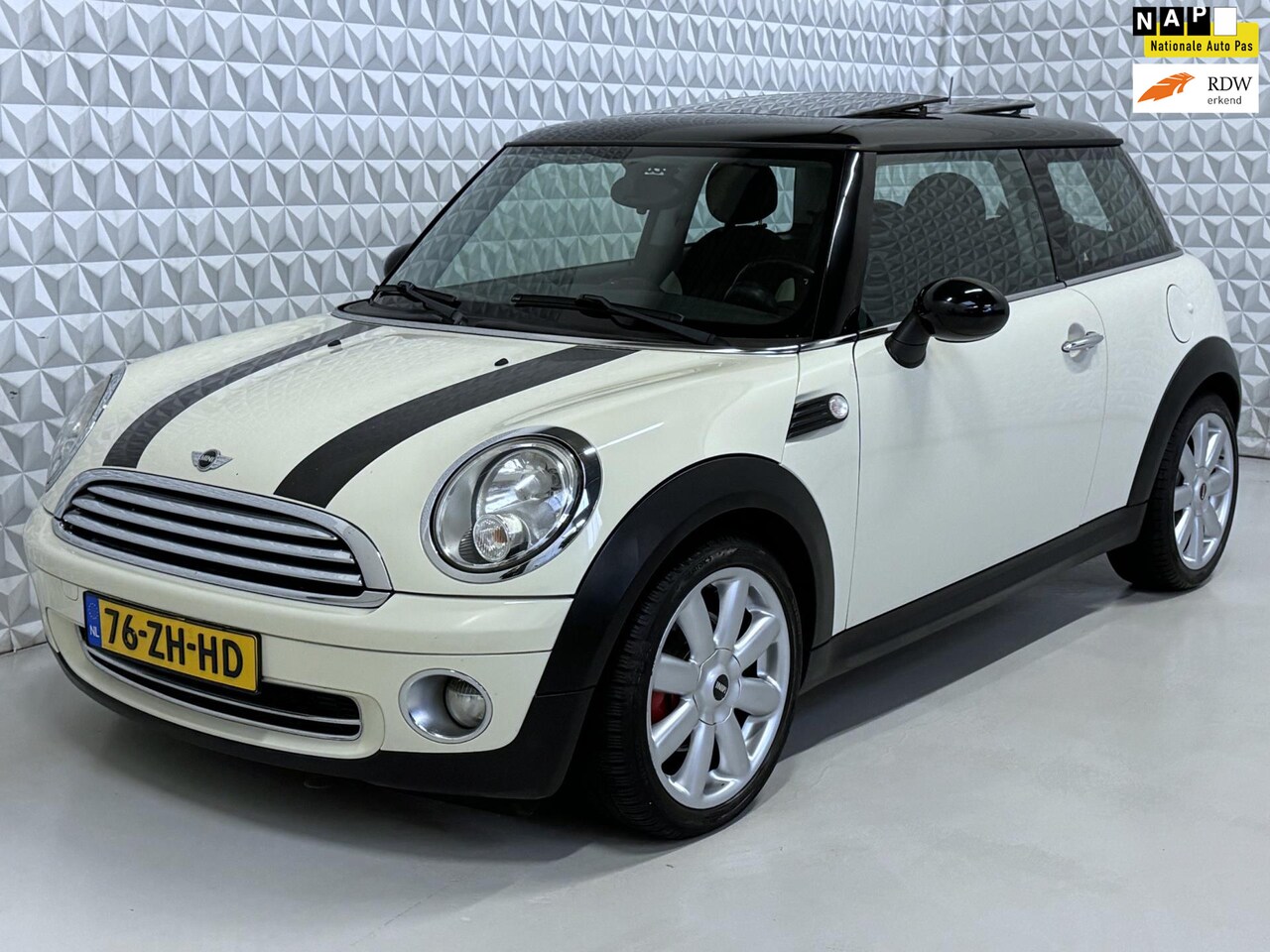 MINI Cooper - Mini 1.6 Chili Panoramadak / 166.000km (2008) - AutoWereld.nl