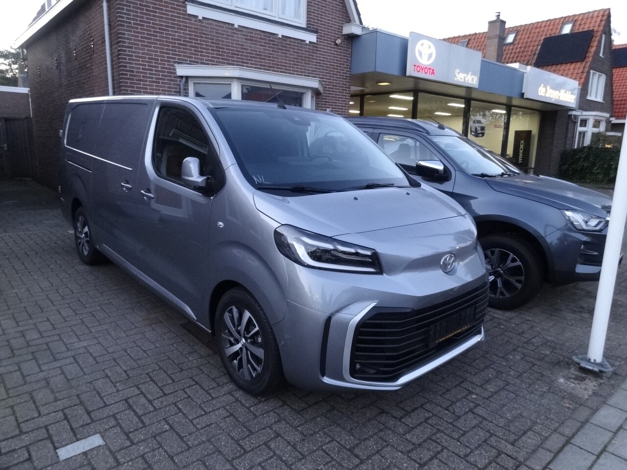 Toyota PROACE Long Worker - 2.0 D-4D Professional 145pk bijrijdersstoel / 2e schuifdeur / meest luxe uitvoering / nieu - AutoWereld.nl