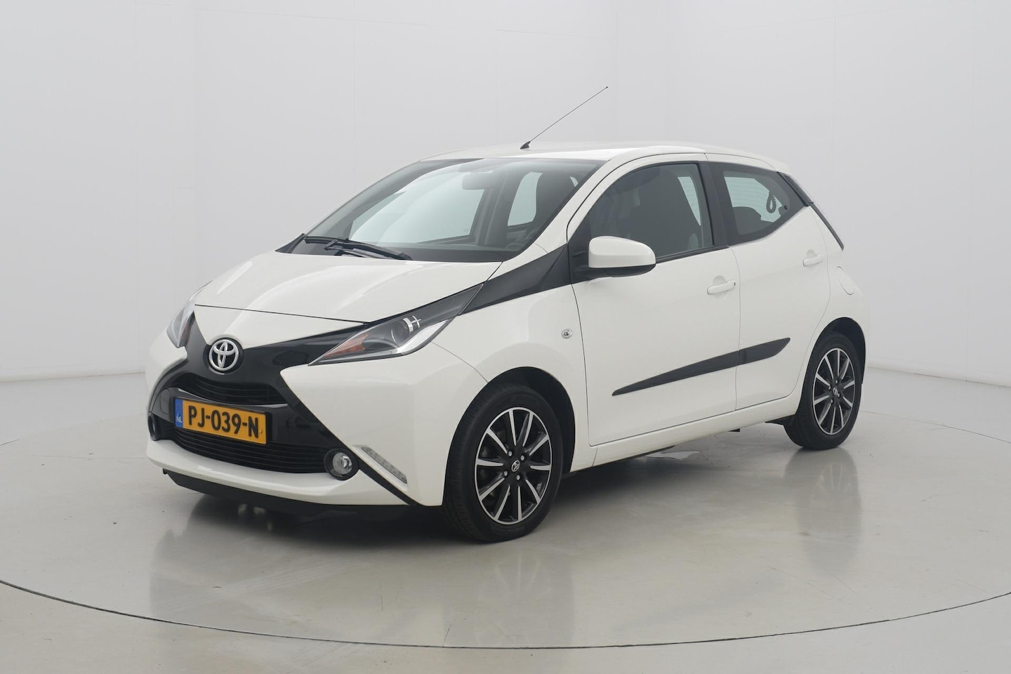 Toyota Aygo - 1.0 VVT-i X-play Sport 5drs - AutoWereld.nl